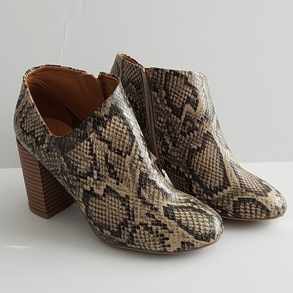 Women imitation snake skin booties 6.5 New